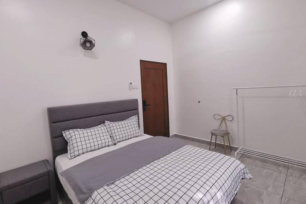Stay Inn Sikamat Σερεμπάν Εξωτερικό φωτογραφία